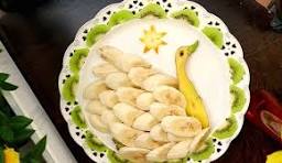 A totally amazing banana swan